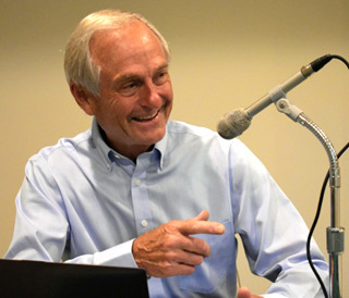 Mike Henry presenting to an audience